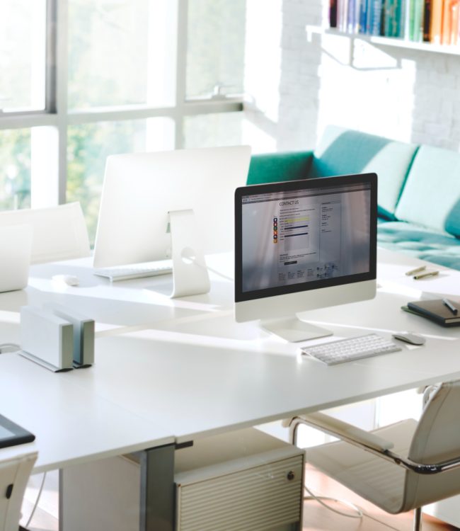 contemporaneo-lugar-trabajo-lugar-oficina-suministros-concepto